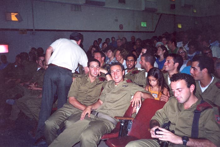 חיים עם חברים - HP_050644_11